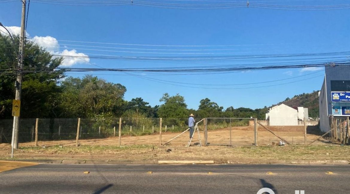 Terreno à venda com 2300m², no bairro Guarujá em Porto Alegre