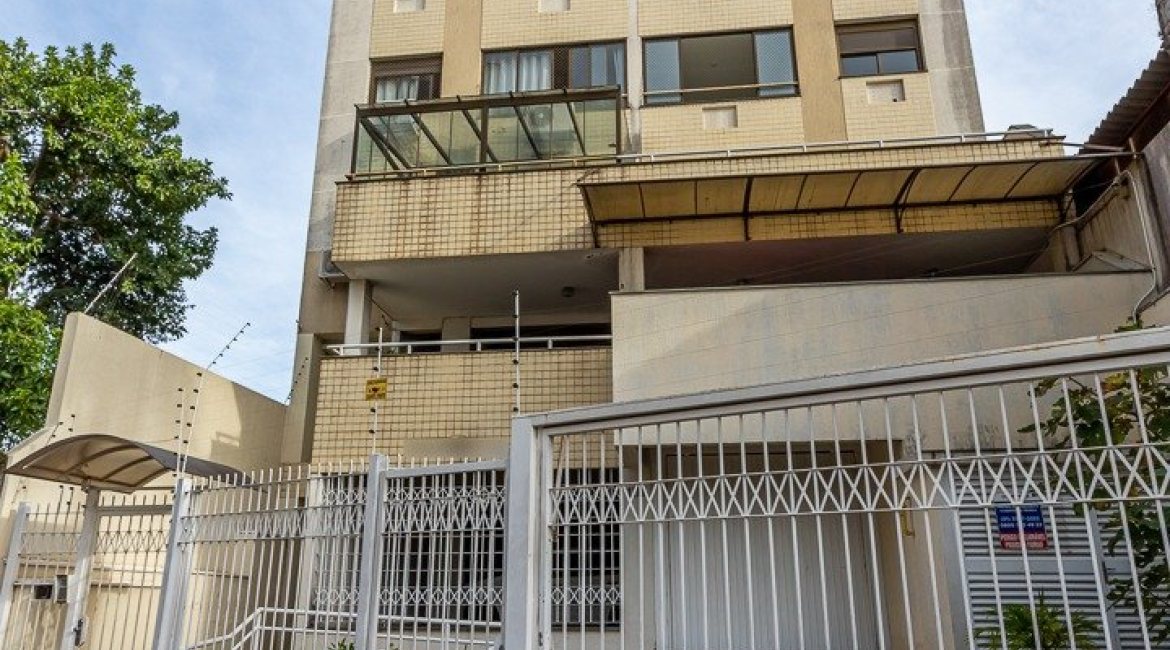 Apartamento à venda com 74m², 2 dormitórios, 1 suíte, 1 vaga, no bairro Santana em Porto Alegre