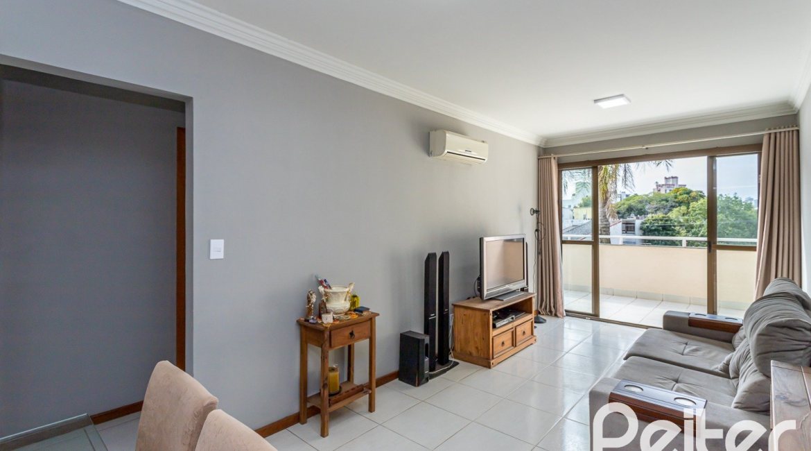 Apartamento à venda com 74m², 2 dormitórios, 1 suíte, 1 vaga, no bairro Santana em Porto Alegre