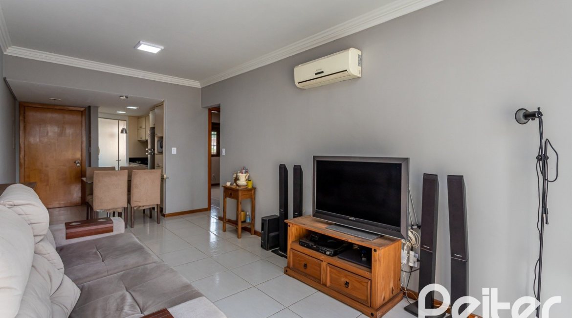 Apartamento à venda com 74m², 2 dormitórios, 1 suíte, 1 vaga, no bairro Santana em Porto Alegre