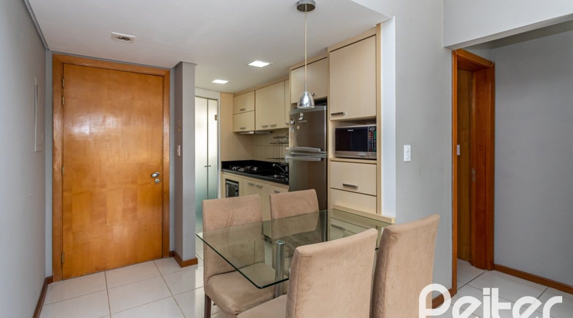 Apartamento à venda com 74m², 2 dormitórios, 1 suíte, 1 vaga, no bairro Santana em Porto Alegre