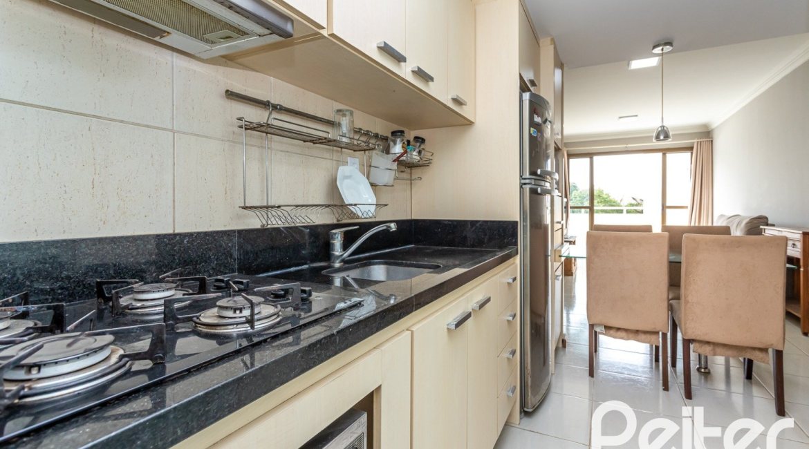 Apartamento à venda com 74m², 2 dormitórios, 1 suíte, 1 vaga, no bairro Santana em Porto Alegre