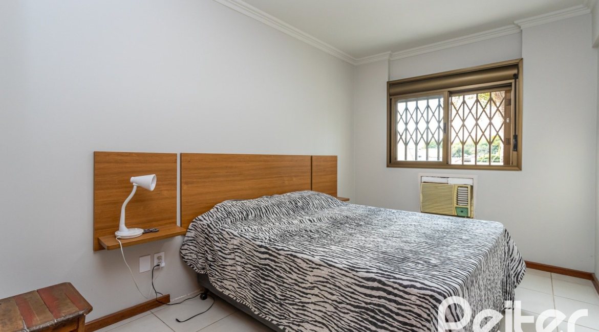 Apartamento à venda com 74m², 2 dormitórios, 1 suíte, 1 vaga, no bairro Santana em Porto Alegre