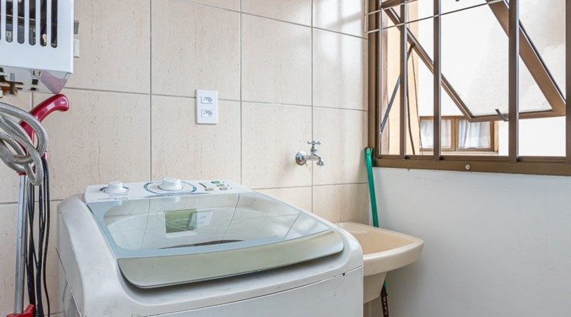 Apartamento à venda com 74m², 2 dormitórios, 1 suíte, 1 vaga, no bairro Santana em Porto Alegre