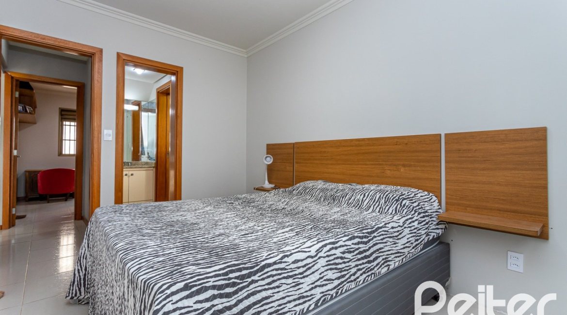 Apartamento à venda com 74m², 2 dormitórios, 1 suíte, 1 vaga, no bairro Santana em Porto Alegre