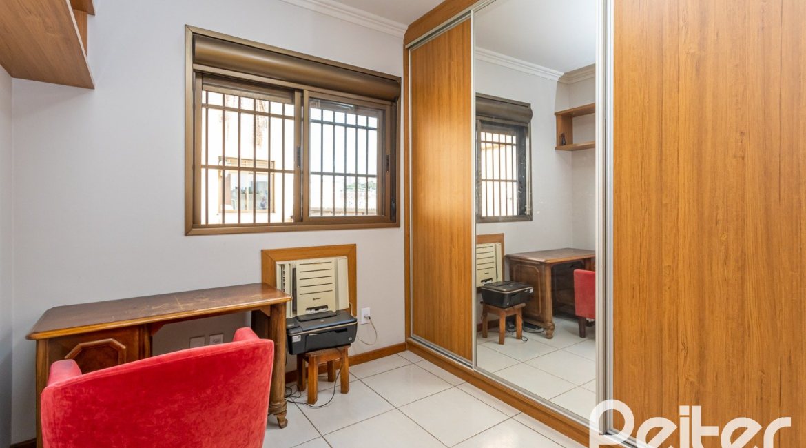 Apartamento à venda com 74m², 2 dormitórios, 1 suíte, 1 vaga, no bairro Santana em Porto Alegre