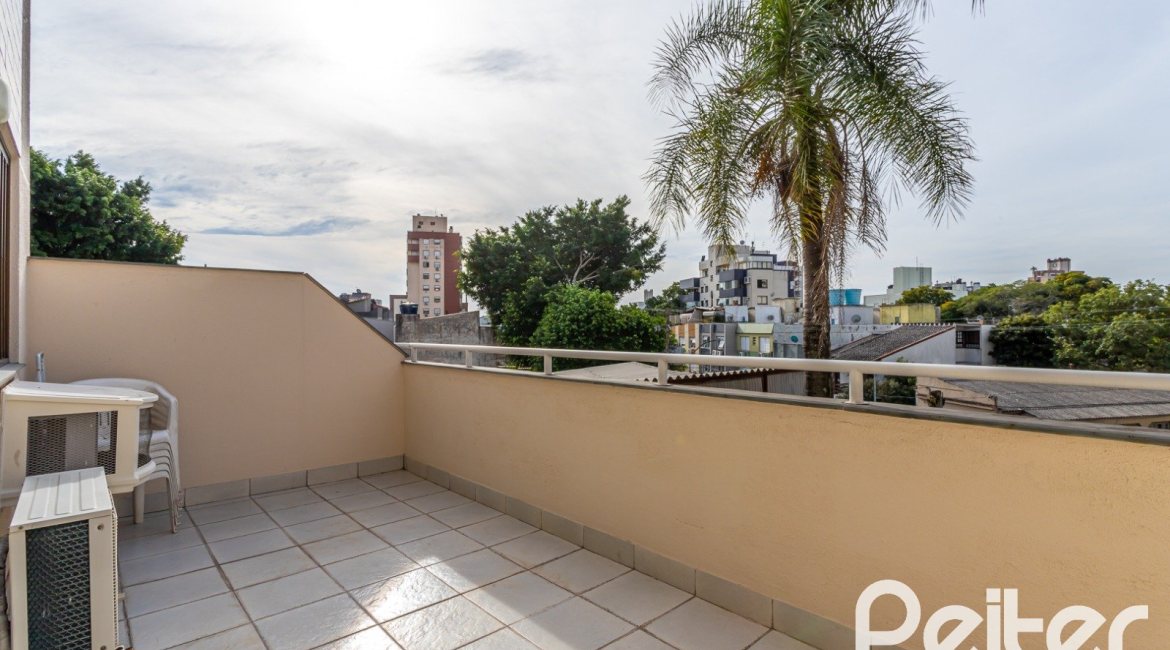 Apartamento à venda com 74m², 2 dormitórios, 1 suíte, 1 vaga, no bairro Santana em Porto Alegre