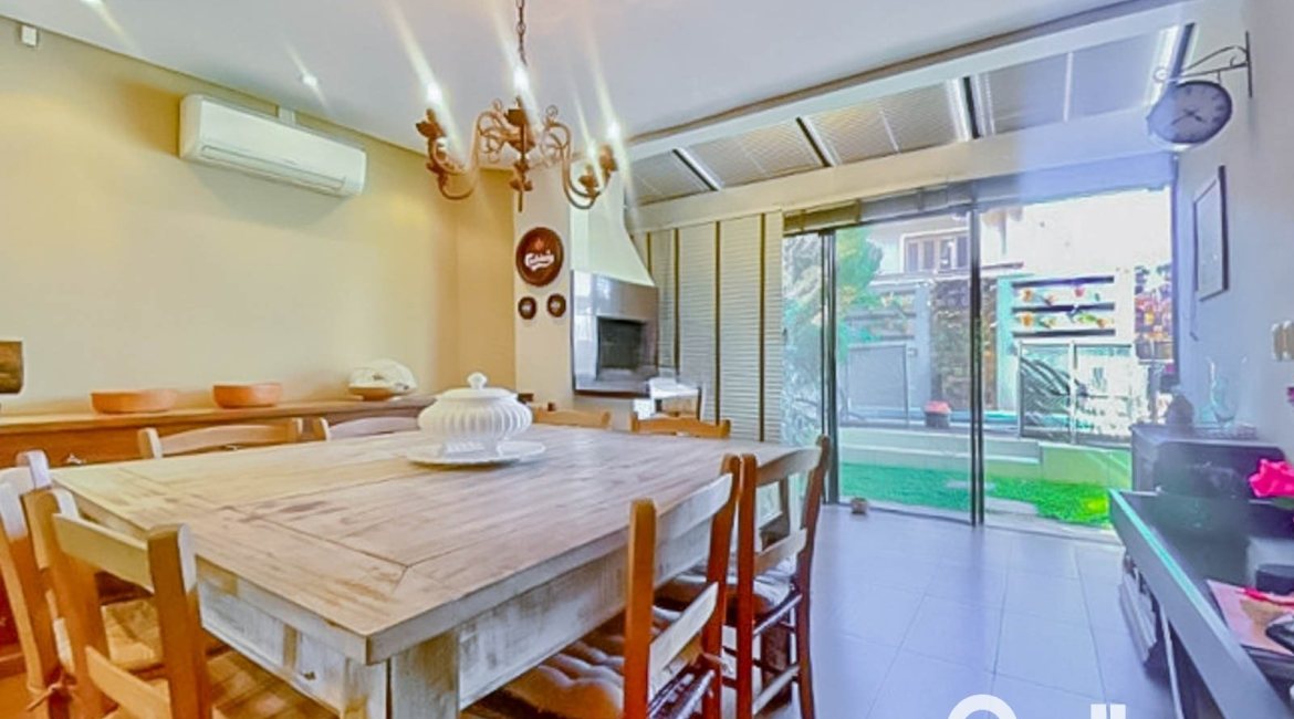 Casa em Condomínio à venda com 166m², 3 dormitórios, 2 suítes, 1 vaga, no bairro Hípica em Porto Alegre