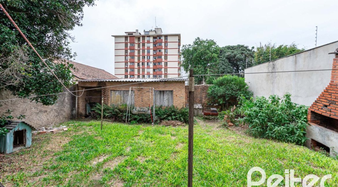 Casa à venda com 180m², 3 dormitórios, 1 suíte, 2 vagas, no bairro Tristeza em Porto Alegre