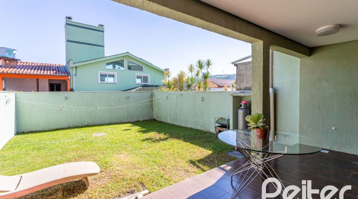 Casa em Condomínio à venda com 206m², 3 dormitórios, 2 suítes, 4 vagas, no bairro Vila Nova em PORTO ALEGRE