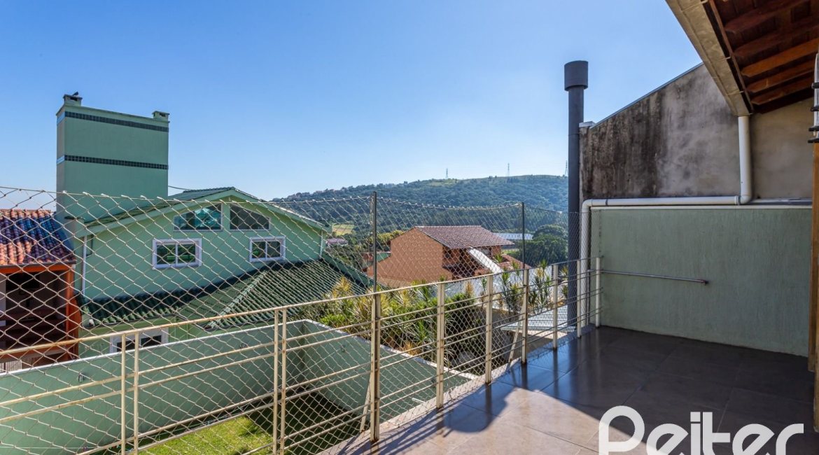 Casa em Condomínio à venda com 206m², 3 dormitórios, 2 suítes, 4 vagas, no bairro Vila Nova em PORTO ALEGRE