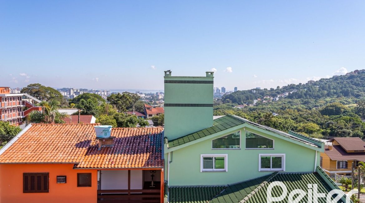 Casa em Condomínio à venda com 206m², 3 dormitórios, 2 suítes, 4 vagas, no bairro Vila Nova em PORTO ALEGRE