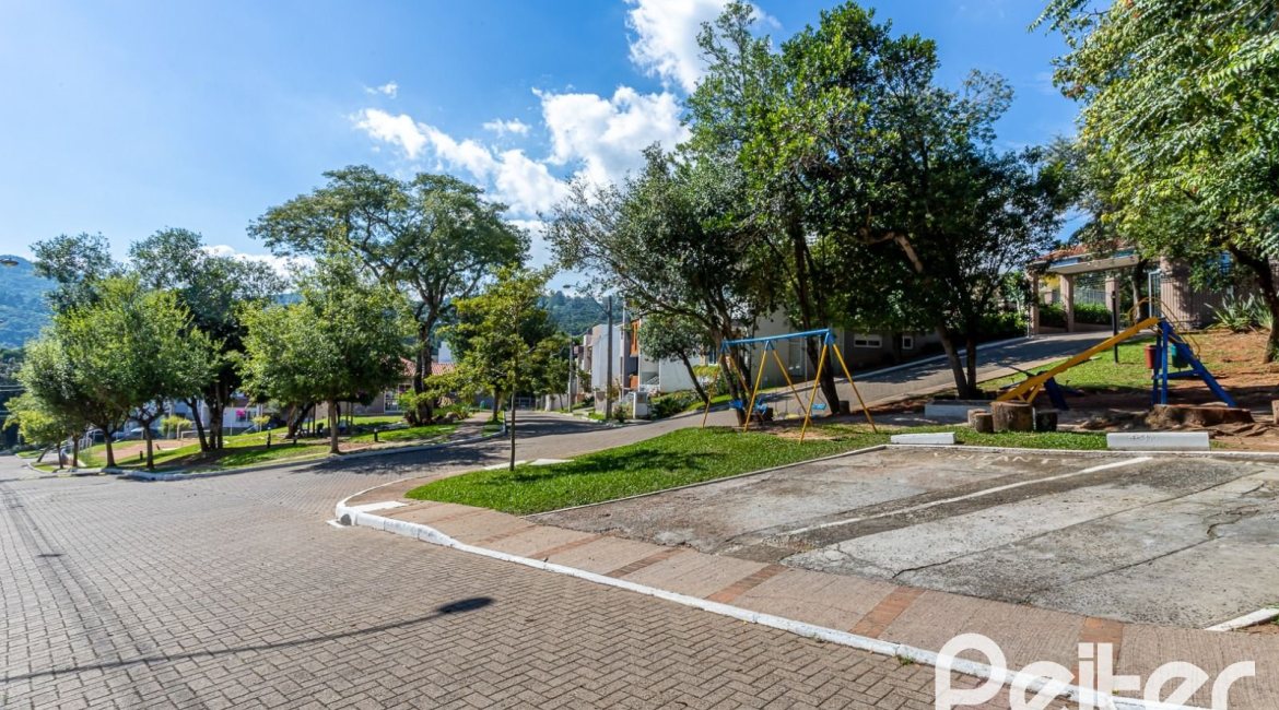 Casa em Condomínio à venda com 206m², 3 dormitórios, 2 suítes, 4 vagas, no bairro Vila Nova em PORTO ALEGRE