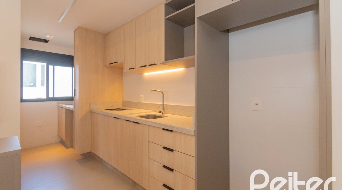 Apartamento à venda com 65m², 2 dormitórios, 1 suíte, 2 vagas, no bairro Tristeza em Porto Alegre