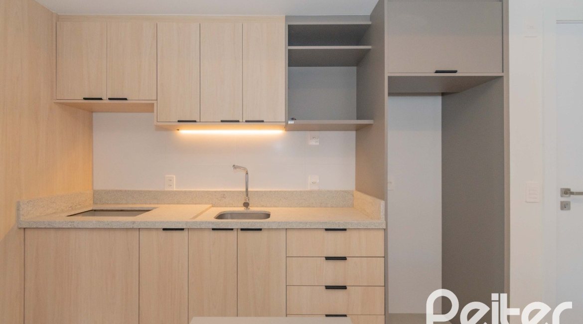 Apartamento à venda com 65m², 2 dormitórios, 1 suíte, 2 vagas, no bairro Tristeza em Porto Alegre