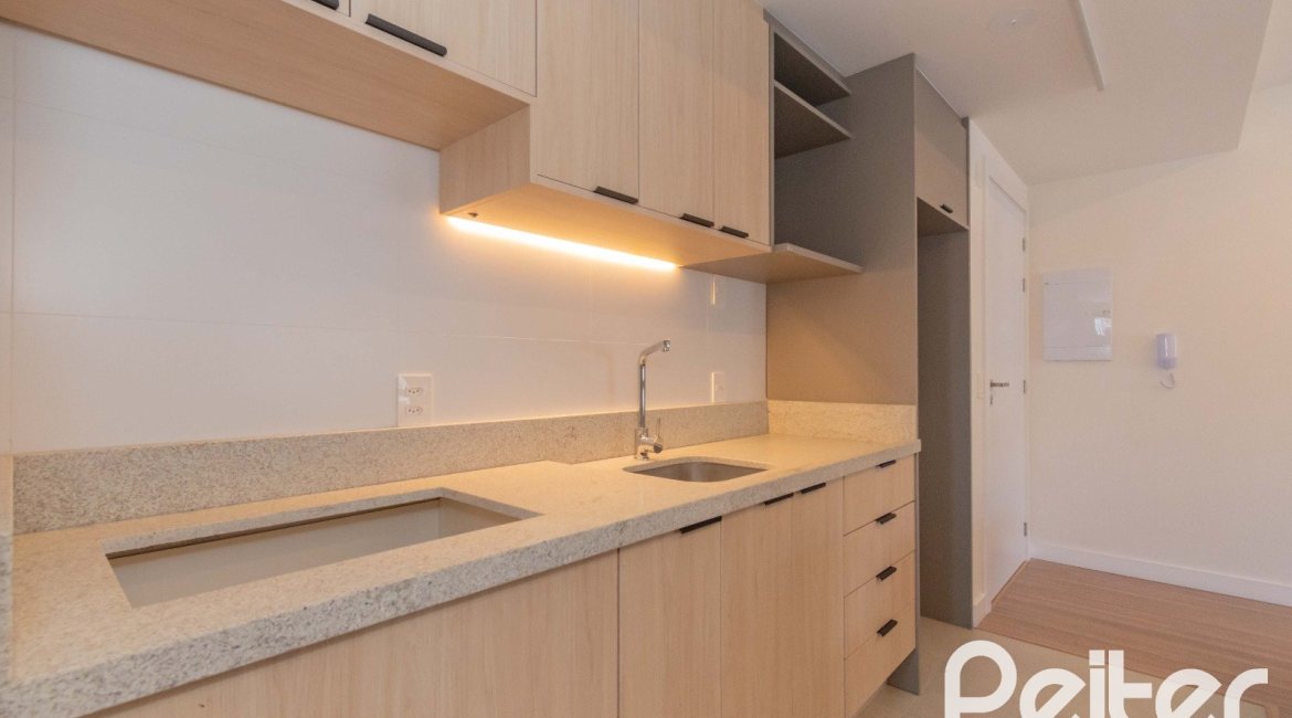 Apartamento à venda com 65m², 2 dormitórios, 1 suíte, 2 vagas, no bairro Tristeza em Porto Alegre