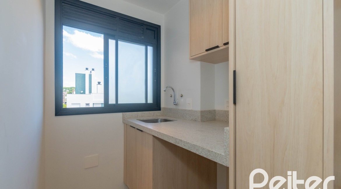 Apartamento à venda com 65m², 2 dormitórios, 1 suíte, 2 vagas, no bairro Tristeza em Porto Alegre
