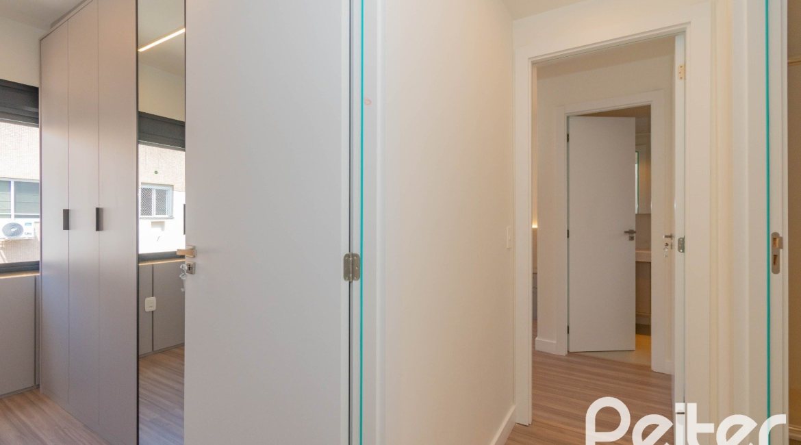 Apartamento à venda com 65m², 2 dormitórios, 1 suíte, 2 vagas, no bairro Tristeza em Porto Alegre