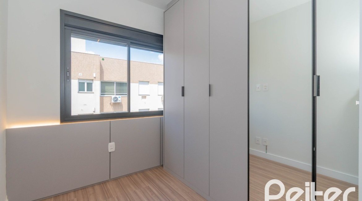 Apartamento à venda com 65m², 2 dormitórios, 1 suíte, 2 vagas, no bairro Tristeza em Porto Alegre