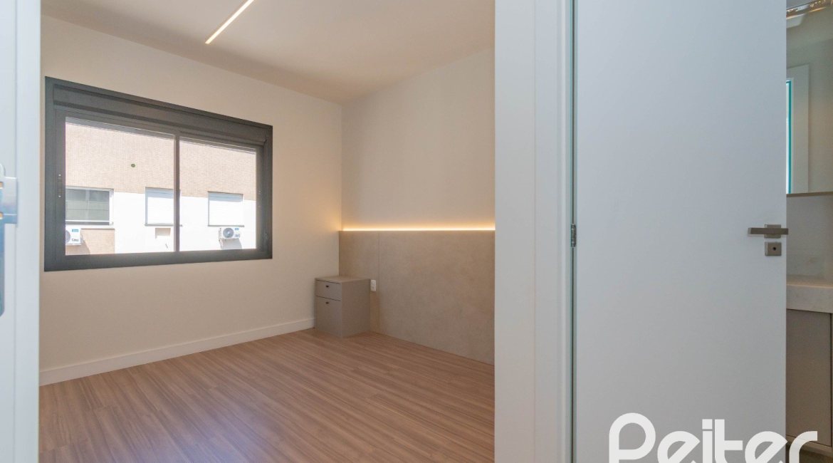 Apartamento à venda com 65m², 2 dormitórios, 1 suíte, 2 vagas, no bairro Tristeza em Porto Alegre