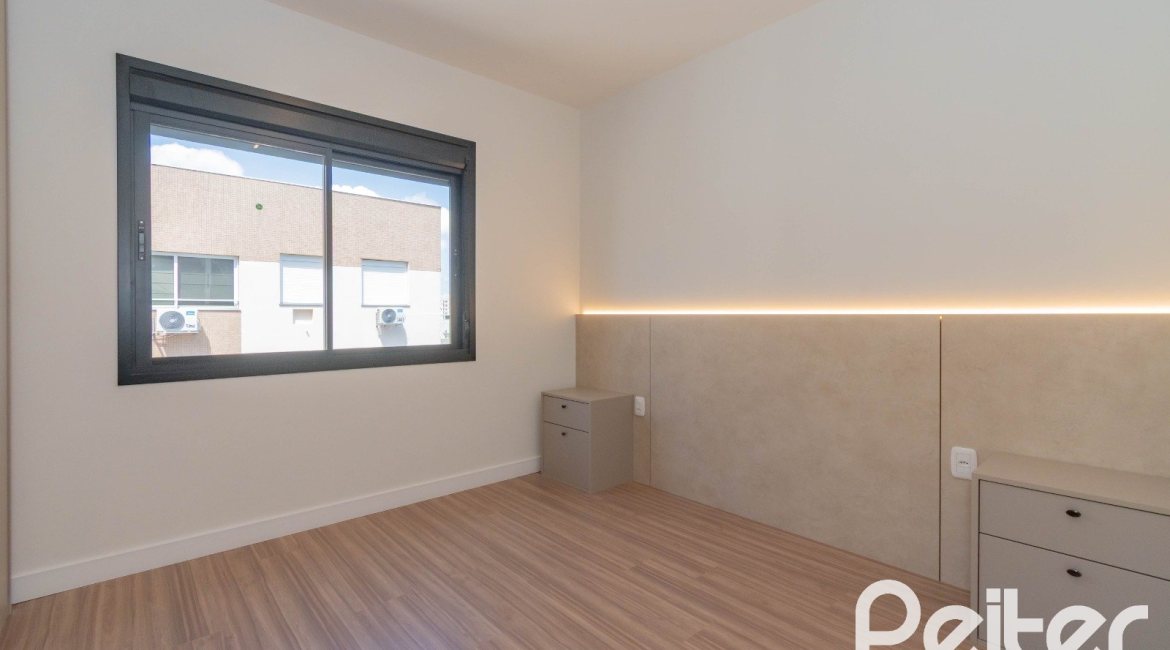 Apartamento à venda com 65m², 2 dormitórios, 1 suíte, 2 vagas, no bairro Tristeza em Porto Alegre