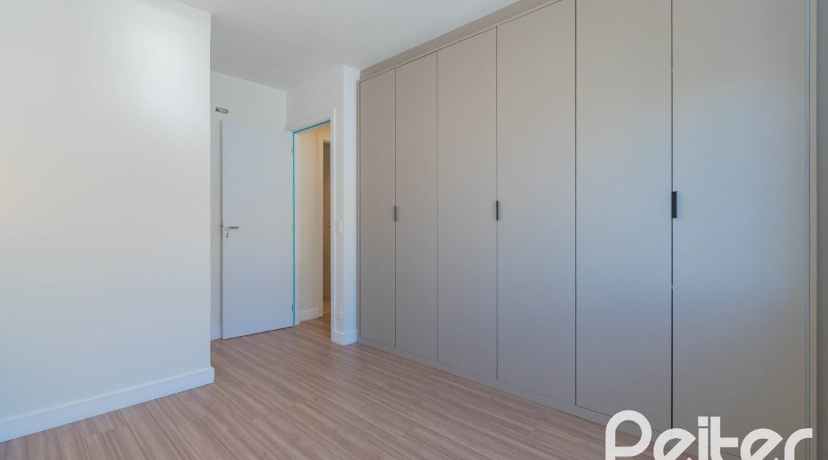 Apartamento à venda com 65m², 2 dormitórios, 1 suíte, 2 vagas, no bairro Tristeza em Porto Alegre