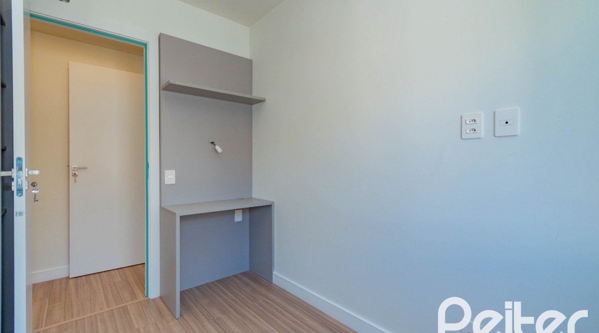 Apartamento à venda com 65m², 2 dormitórios, 1 suíte, 2 vagas, no bairro Tristeza em Porto Alegre