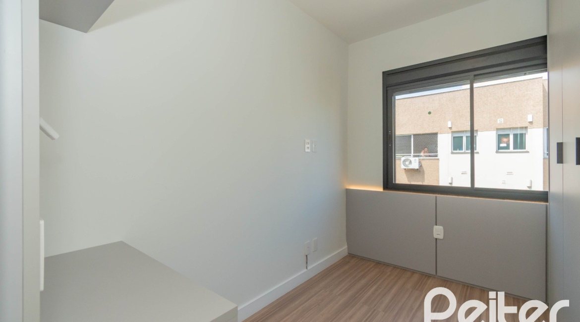 Apartamento à venda com 65m², 2 dormitórios, 1 suíte, 2 vagas, no bairro Tristeza em Porto Alegre