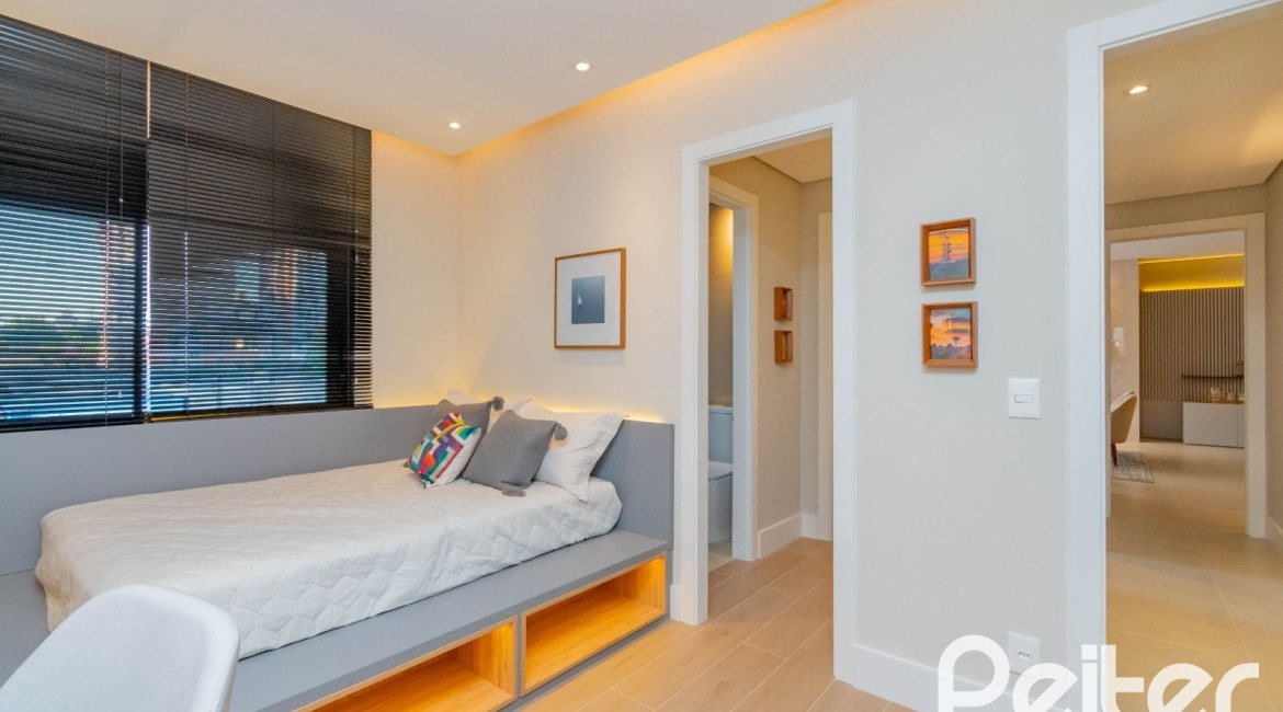 Apartamento à venda com 114m², 3 dormitórios, 3 suítes, 2 vagas, no bairro Tristeza em Porto Alegre