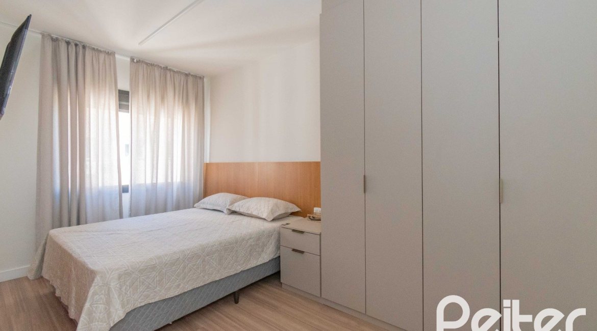 Apartamento à venda com 45m², 1 dormitório, 1 suíte, 1 vaga, no bairro Tristeza em Porto Alegre