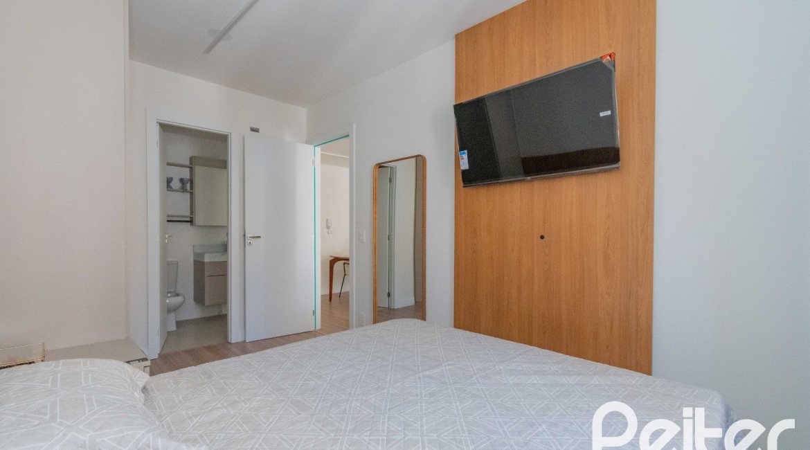 Apartamento à venda com 45m², 1 dormitório, 1 suíte, 1 vaga, no bairro Tristeza em Porto Alegre