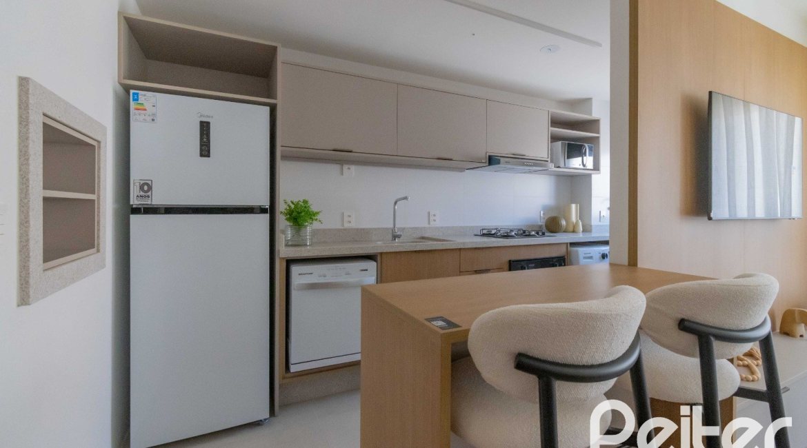 Apartamento à venda com 45m², 1 dormitório, 1 suíte, 1 vaga, no bairro Tristeza em Porto Alegre