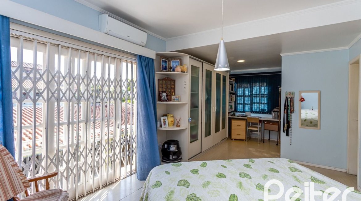 Casa em Condomínio à venda com 181m², 3 dormitórios, 1 suíte, 2 vagas, no bairro Ipanema em Porto Alegre