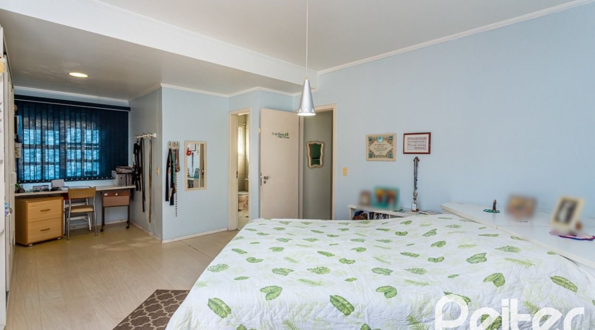 Casa em Condomínio à venda com 181m², 3 dormitórios, 1 suíte, 2 vagas, no bairro Ipanema em Porto Alegre