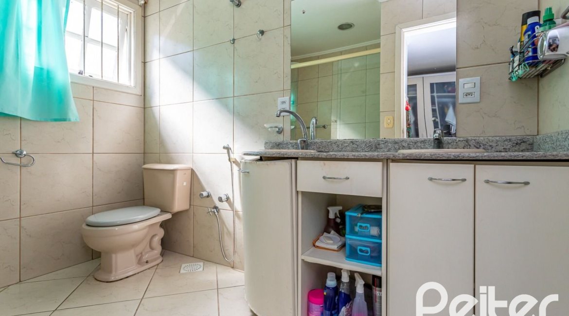 Casa em Condomínio à venda com 181m², 3 dormitórios, 1 suíte, 2 vagas, no bairro Ipanema em Porto Alegre