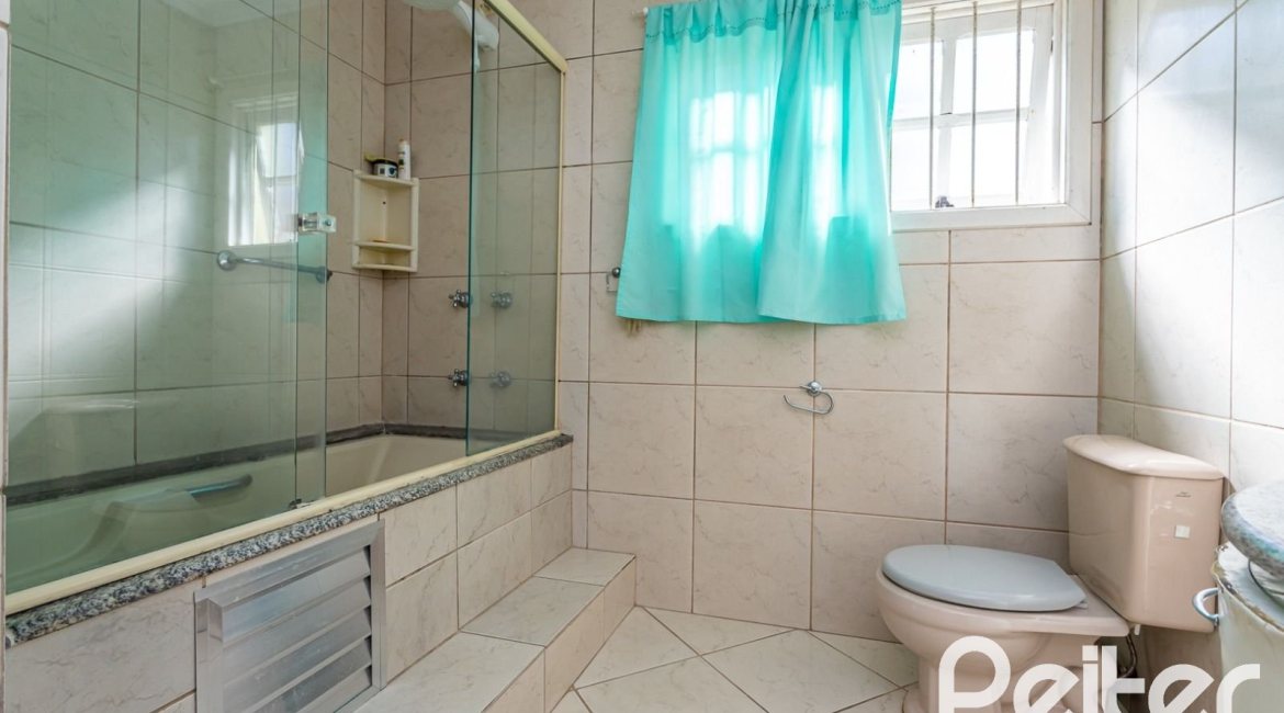 Casa em Condomínio à venda com 181m², 3 dormitórios, 1 suíte, 2 vagas, no bairro Ipanema em Porto Alegre