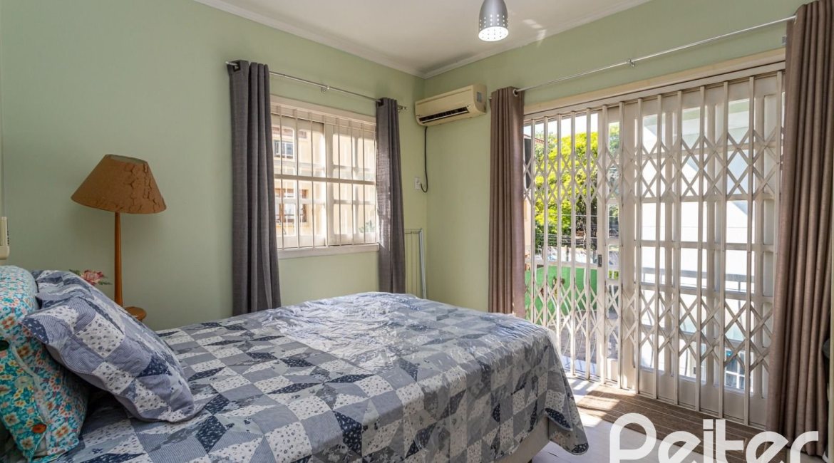 Casa em Condomínio à venda com 181m², 3 dormitórios, 1 suíte, 2 vagas, no bairro Ipanema em Porto Alegre