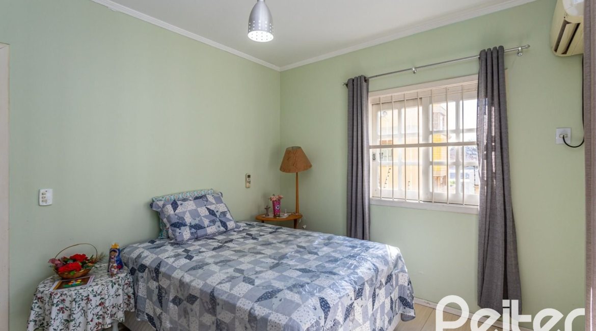 Casa em Condomínio à venda com 181m², 3 dormitórios, 1 suíte, 2 vagas, no bairro Ipanema em Porto Alegre