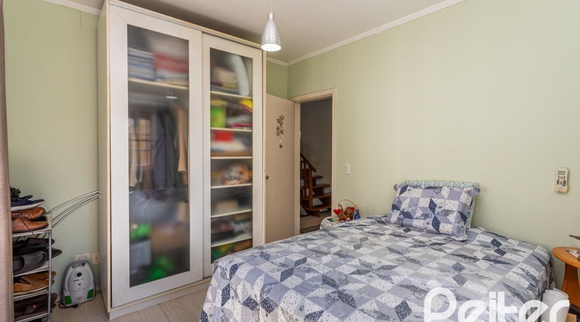 Casa em Condomínio à venda com 181m², 3 dormitórios, 1 suíte, 2 vagas, no bairro Ipanema em Porto Alegre