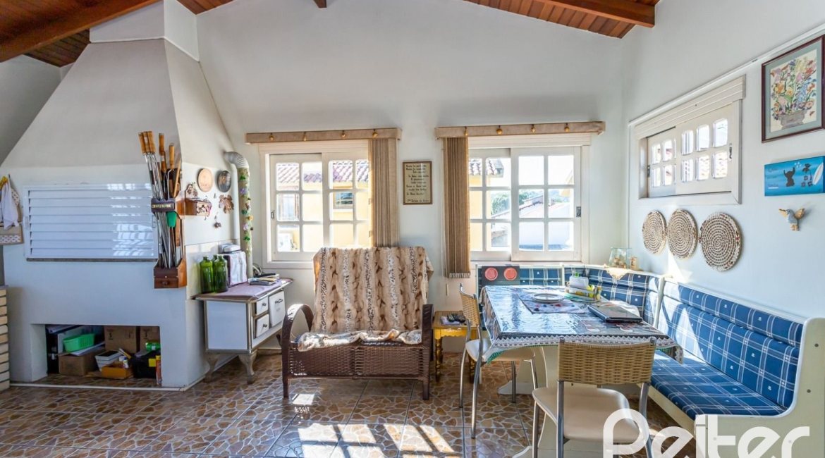 Casa em Condomínio à venda com 181m², 3 dormitórios, 1 suíte, 2 vagas, no bairro Ipanema em Porto Alegre