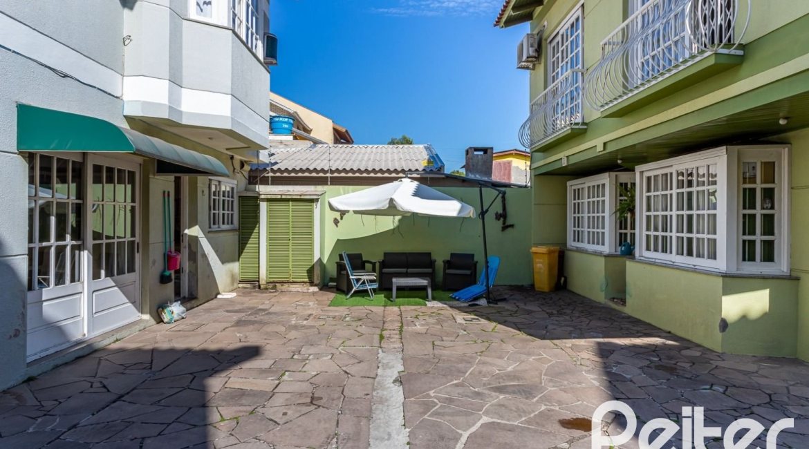 Casa em Condomínio à venda com 181m², 3 dormitórios, 1 suíte, 2 vagas, no bairro Ipanema em Porto Alegre