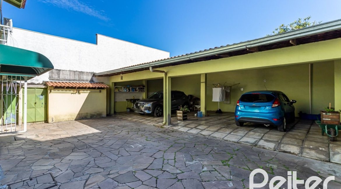 Casa em Condomínio à venda com 181m², 3 dormitórios, 1 suíte, 2 vagas, no bairro Ipanema em Porto Alegre