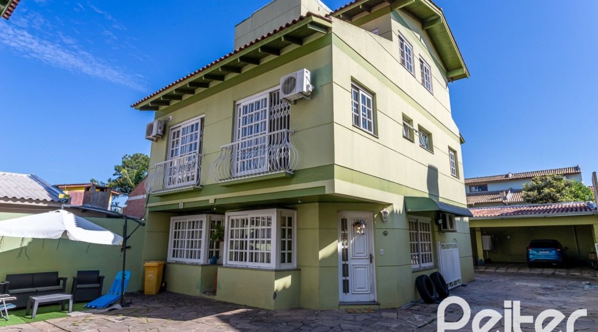Casa em Condomínio à venda com 181m², 3 dormitórios, 1 suíte, 2 vagas, no bairro Ipanema em Porto Alegre