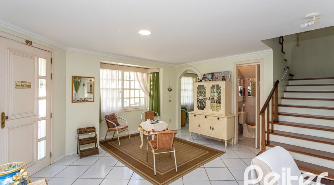 Casa em Condomínio à venda com 181m², 3 dormitórios, 1 suíte, 2 vagas, no bairro Ipanema em Porto Alegre