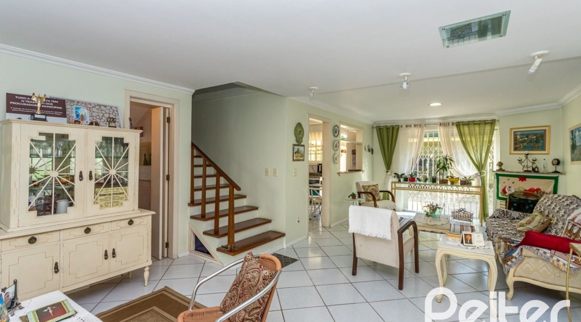 Casa em Condomínio à venda com 181m², 3 dormitórios, 1 suíte, 2 vagas, no bairro Ipanema em Porto Alegre