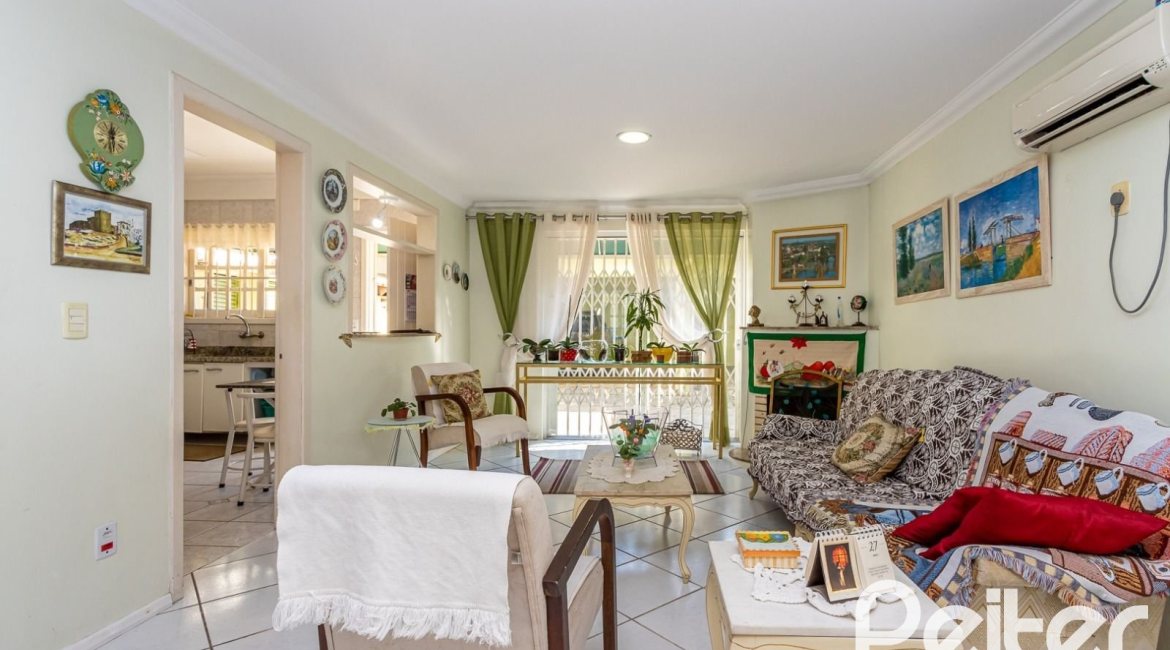 Casa em Condomínio à venda com 181m², 3 dormitórios, 1 suíte, 2 vagas, no bairro Ipanema em Porto Alegre