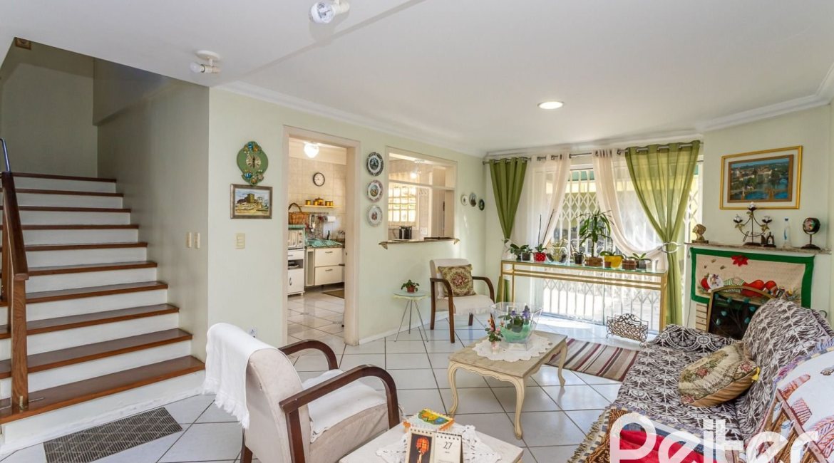 Casa em Condomínio à venda com 181m², 3 dormitórios, 1 suíte, 2 vagas, no bairro Ipanema em Porto Alegre