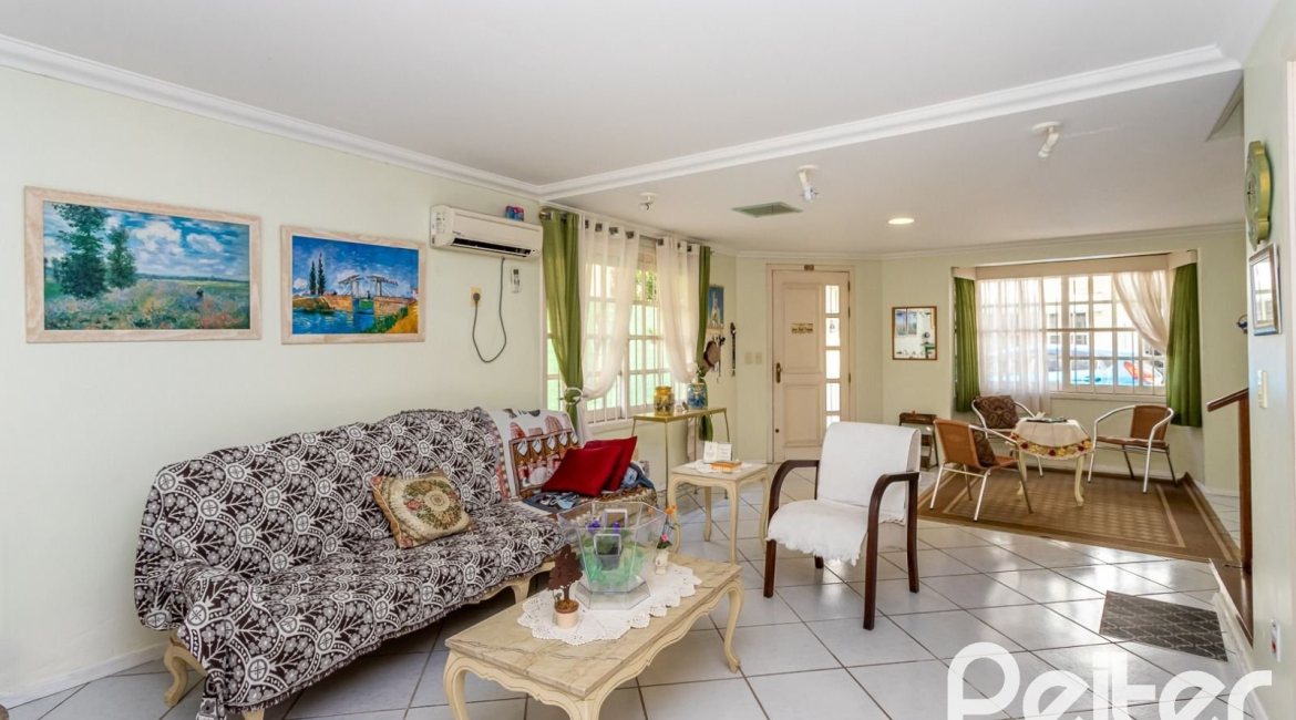 Casa em Condomínio à venda com 181m², 3 dormitórios, 1 suíte, 2 vagas, no bairro Ipanema em Porto Alegre