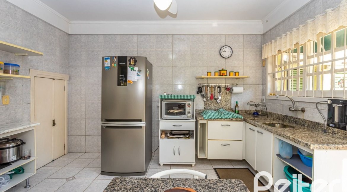 Casa em Condomínio à venda com 181m², 3 dormitórios, 1 suíte, 2 vagas, no bairro Ipanema em Porto Alegre