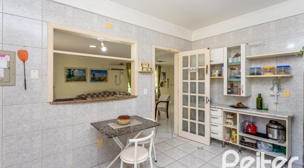 Casa em Condomínio à venda com 181m², 3 dormitórios, 1 suíte, 2 vagas, no bairro Ipanema em Porto Alegre